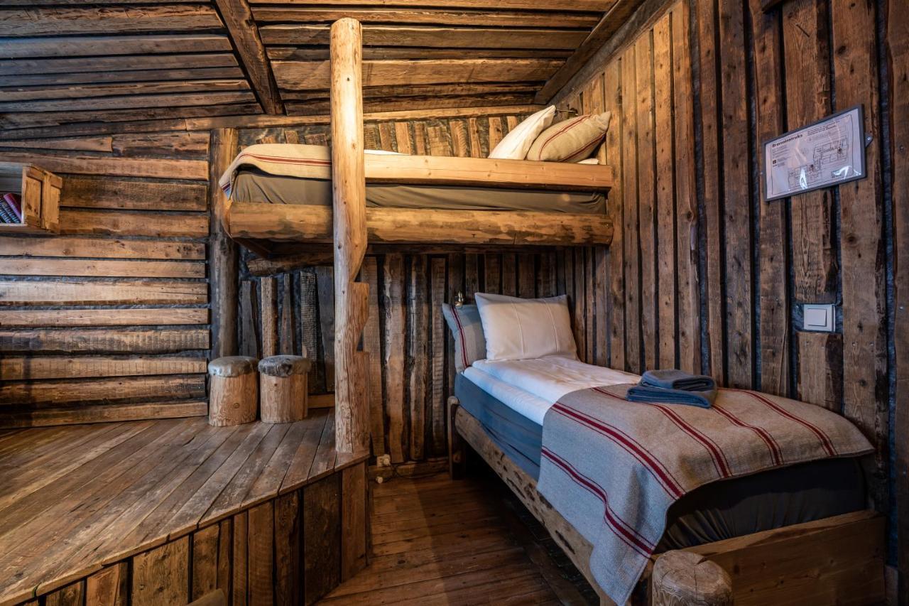 Basecamp Hotel Лонгйир Экстерьер фото