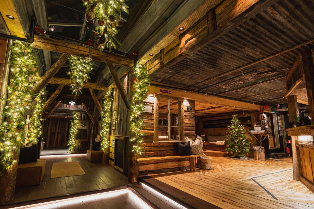 Basecamp Hotel Лонгйир Экстерьер фото