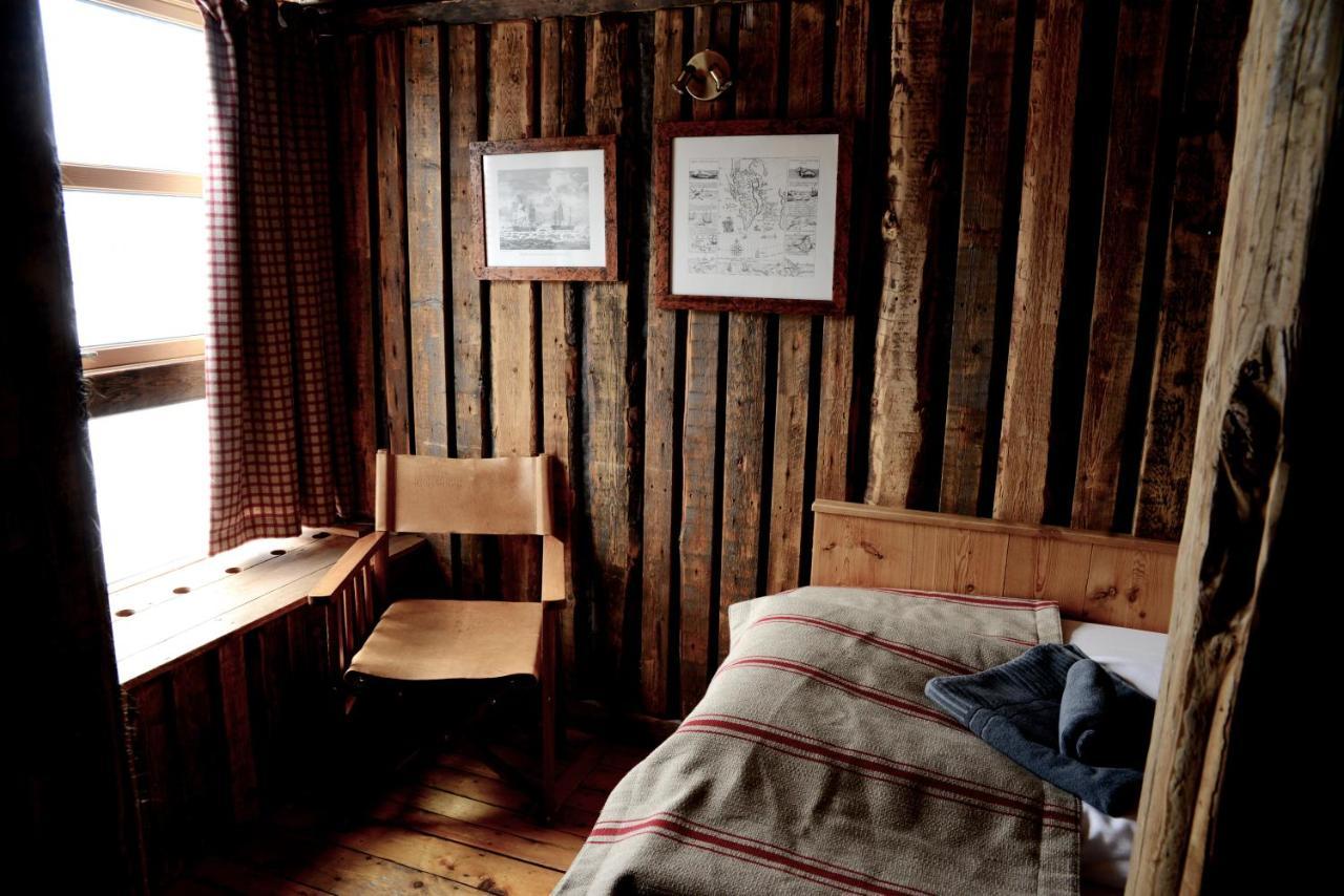 Basecamp Hotel Лонгйир Экстерьер фото